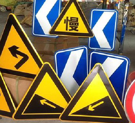  岐山标识标牌中颜色的确定是很重要的。